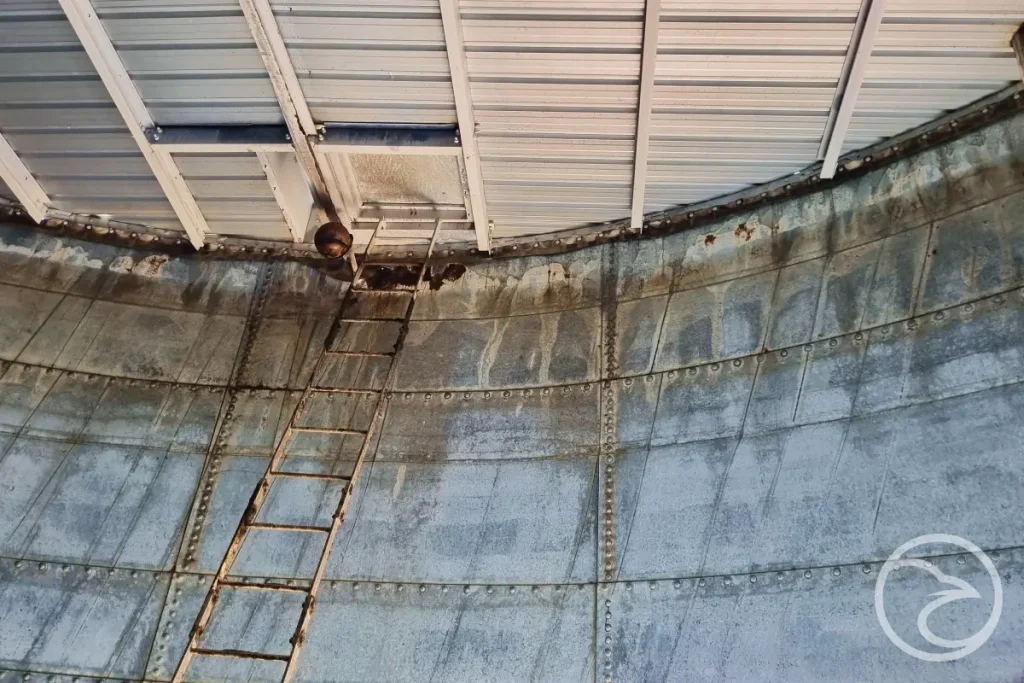 Internal tank surface changes illustrating tank material aging